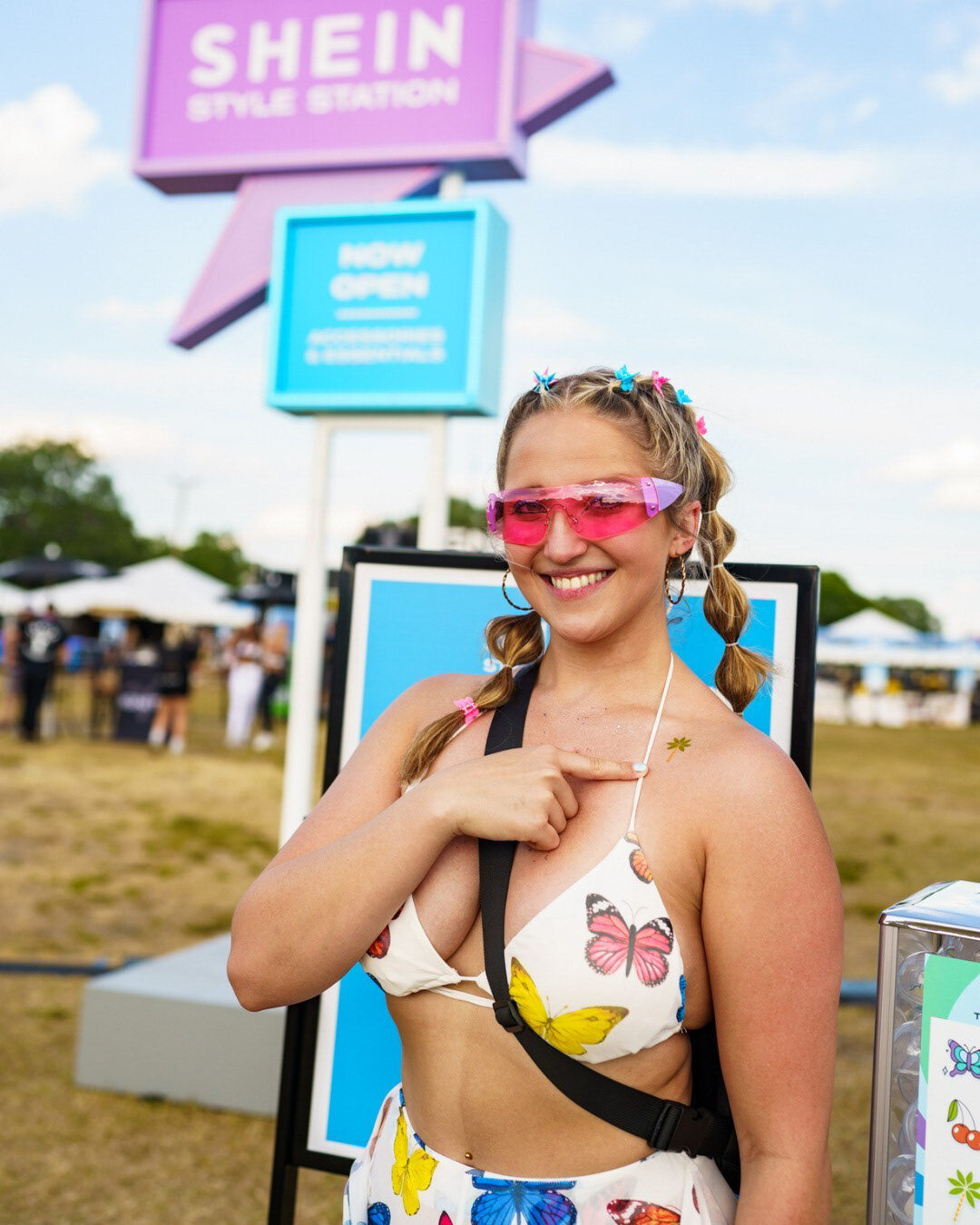 Festival guest showing colorful SHEIN body art